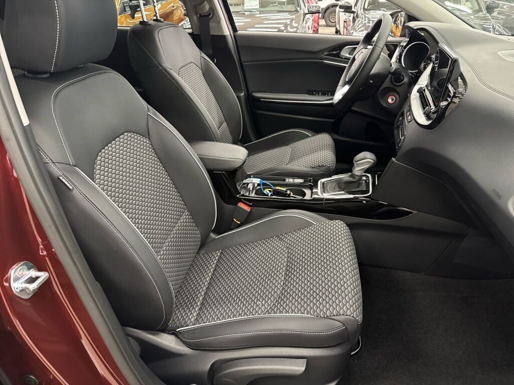 Kia XCeed 2026 Punainen