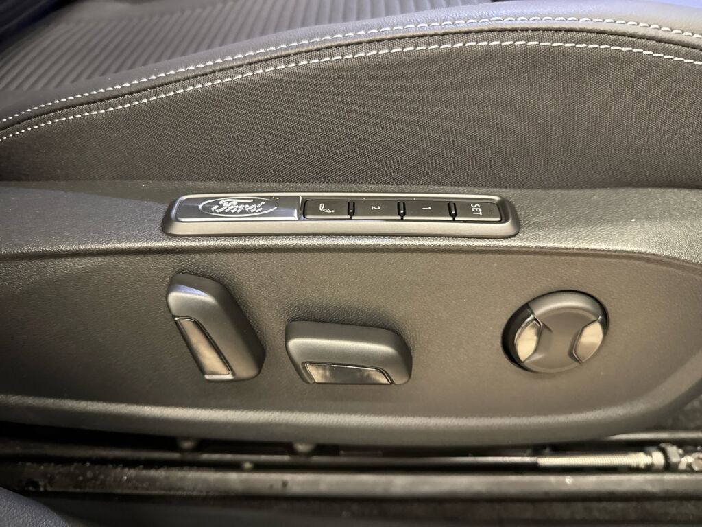 Ford Explorer 2026 Musta