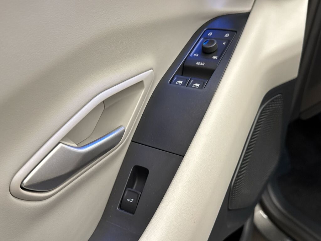 Ford Explorer 2026 Harmaa