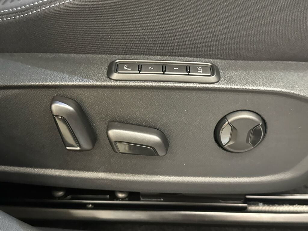 Ford Explorer 2026 Harmaa