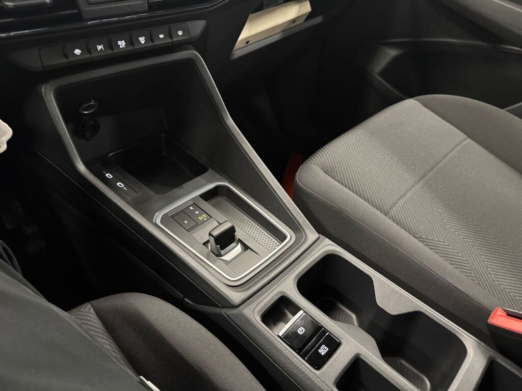 Ford Transit Connect 2026 Musta