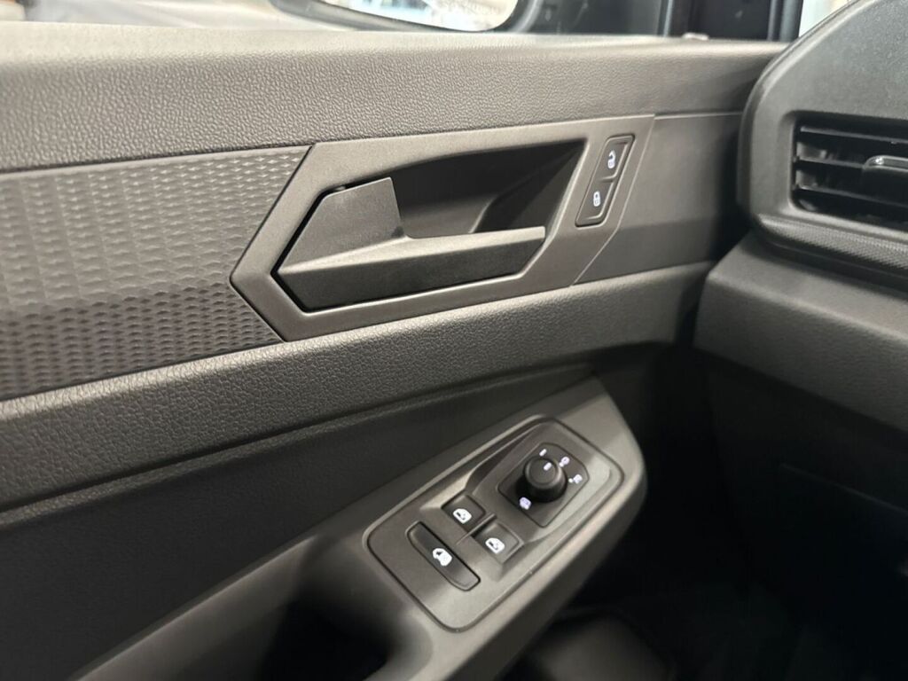 Ford Transit Connect 2026 Musta