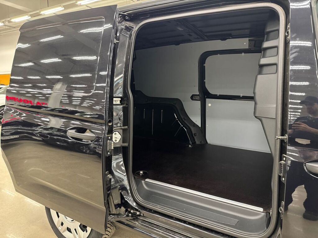 Ford Transit Connect 2026 Musta