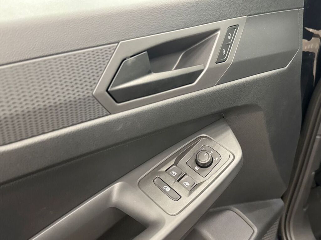 Ford Transit Connect 2026 Musta