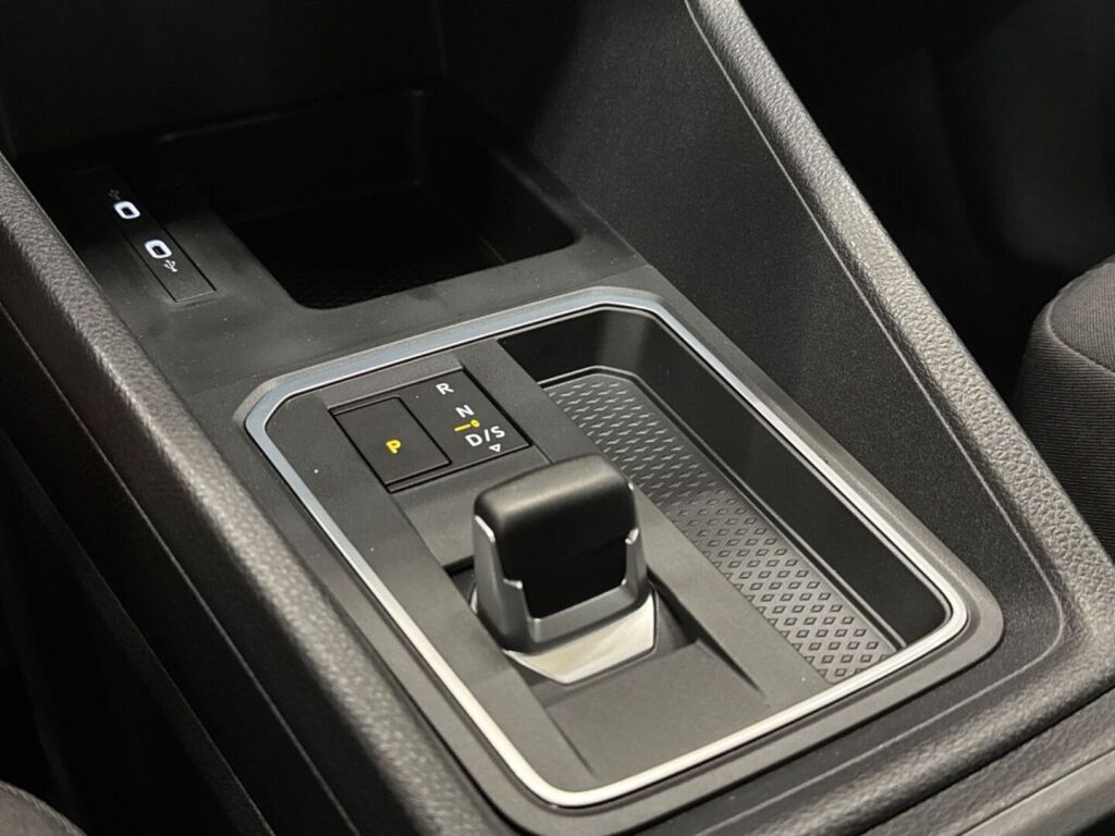 Ford Transit Connect 2026 Musta
