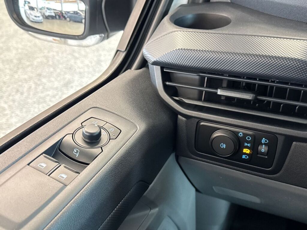 Ford Transit Custom 2026 Frozen White