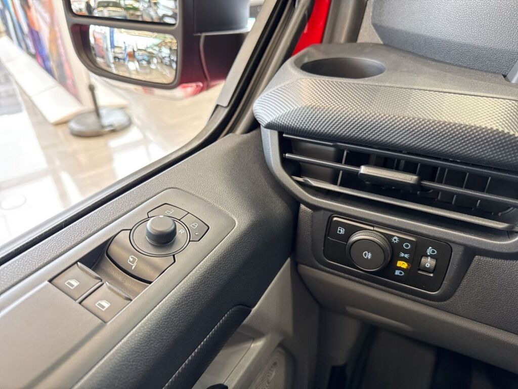 Ford Transit Custom 2026 Race Red