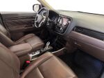 Mitsubishi Outlander PHEV 2015 Ruskea (beige)