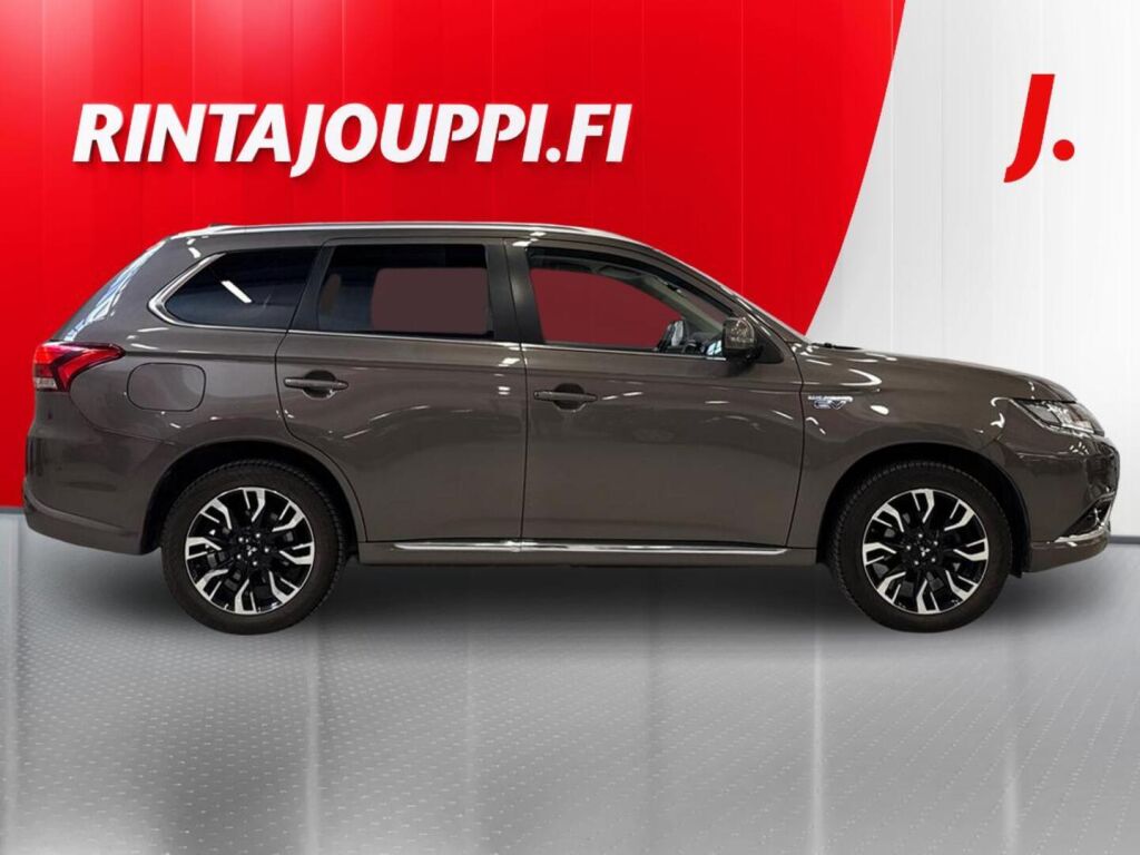 Mitsubishi Outlander PHEV 2015 Ruskea (beige)