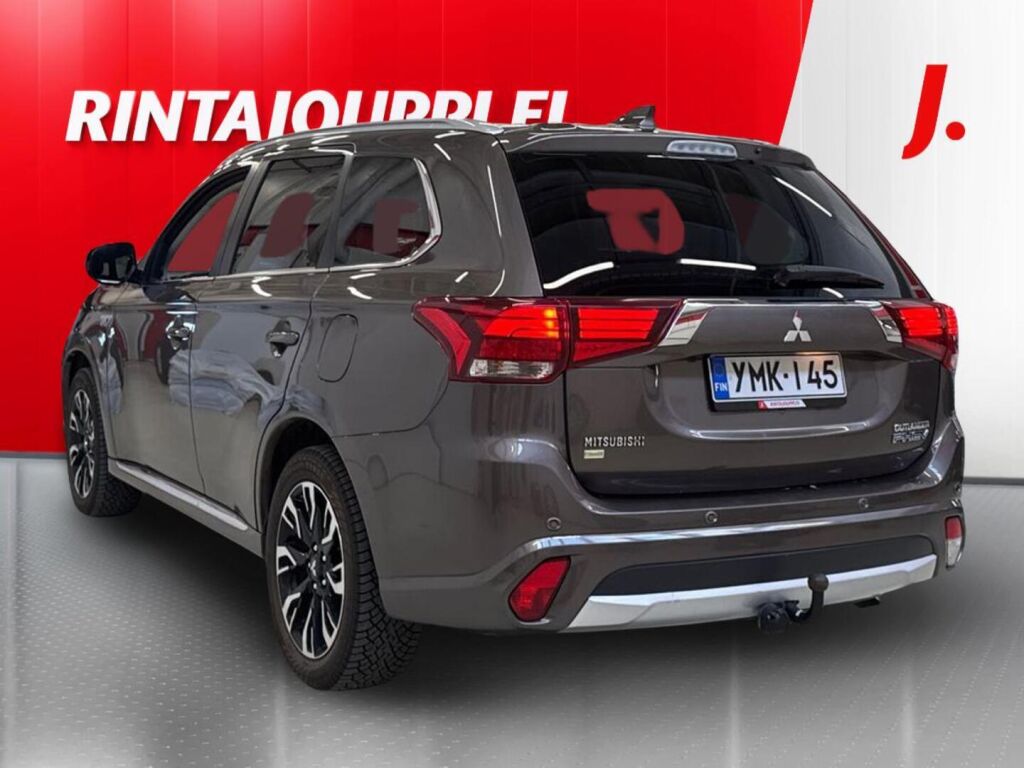 Mitsubishi Outlander PHEV 2015 Ruskea (beige)