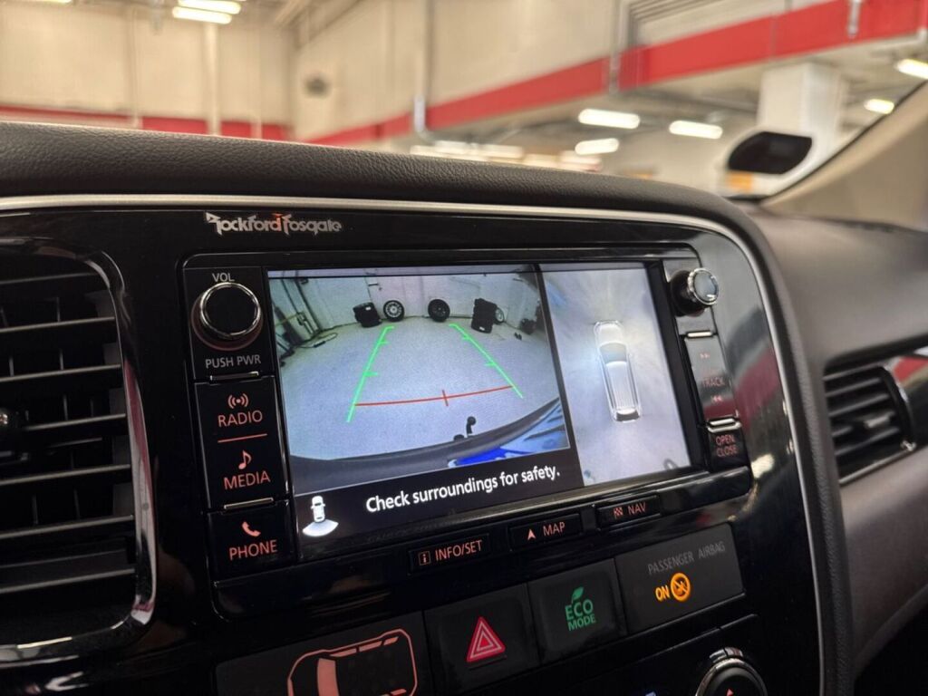 Mitsubishi Outlander PHEV 2015 Ruskea (beige)
