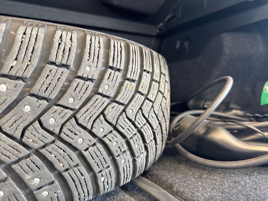 Volvo C40 2022 Vihreä (Sage Green)