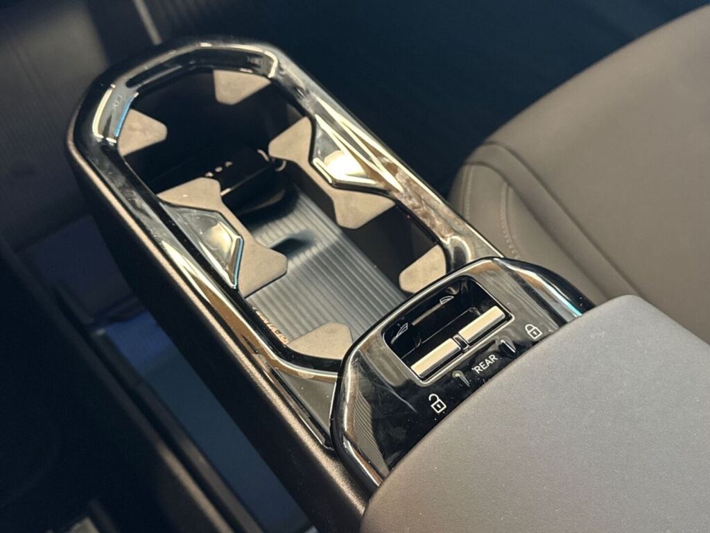 Volvo EX30 2024 Harmaa (Vapour Grey)