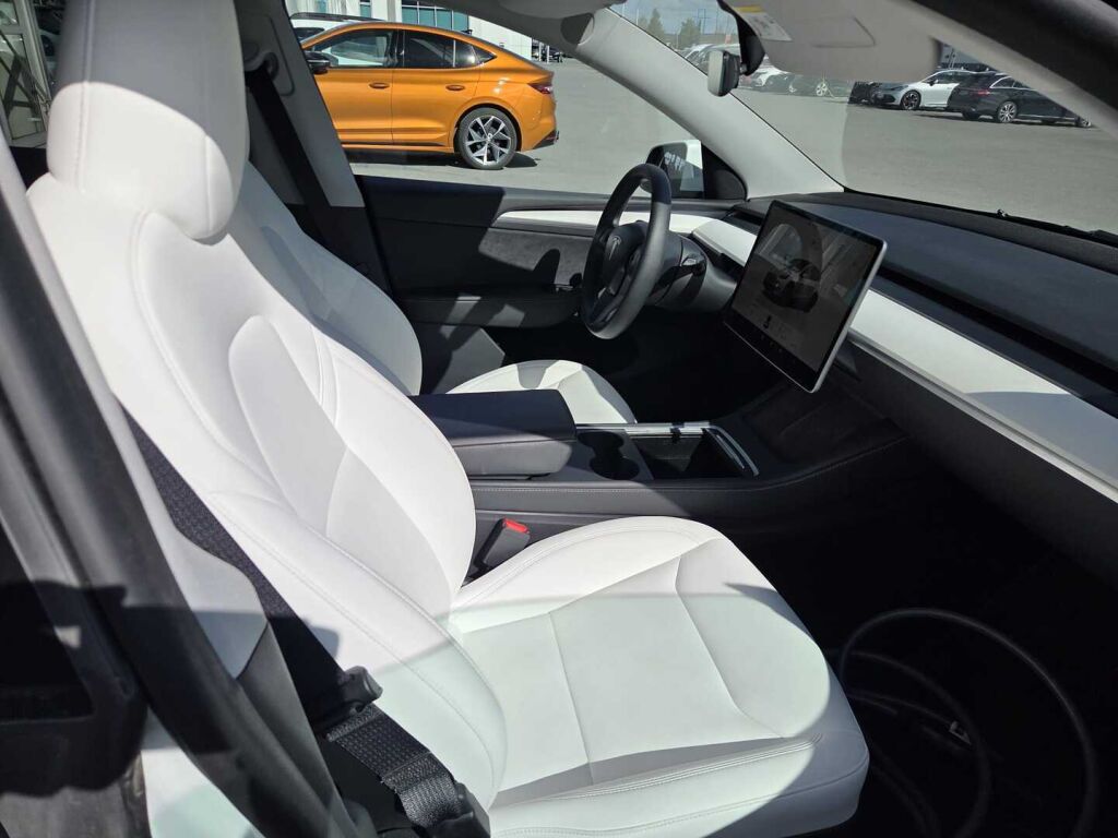 Tesla Model Y 2023 Valkoinen