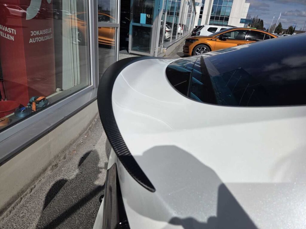 Tesla Model Y 2023 Valkoinen