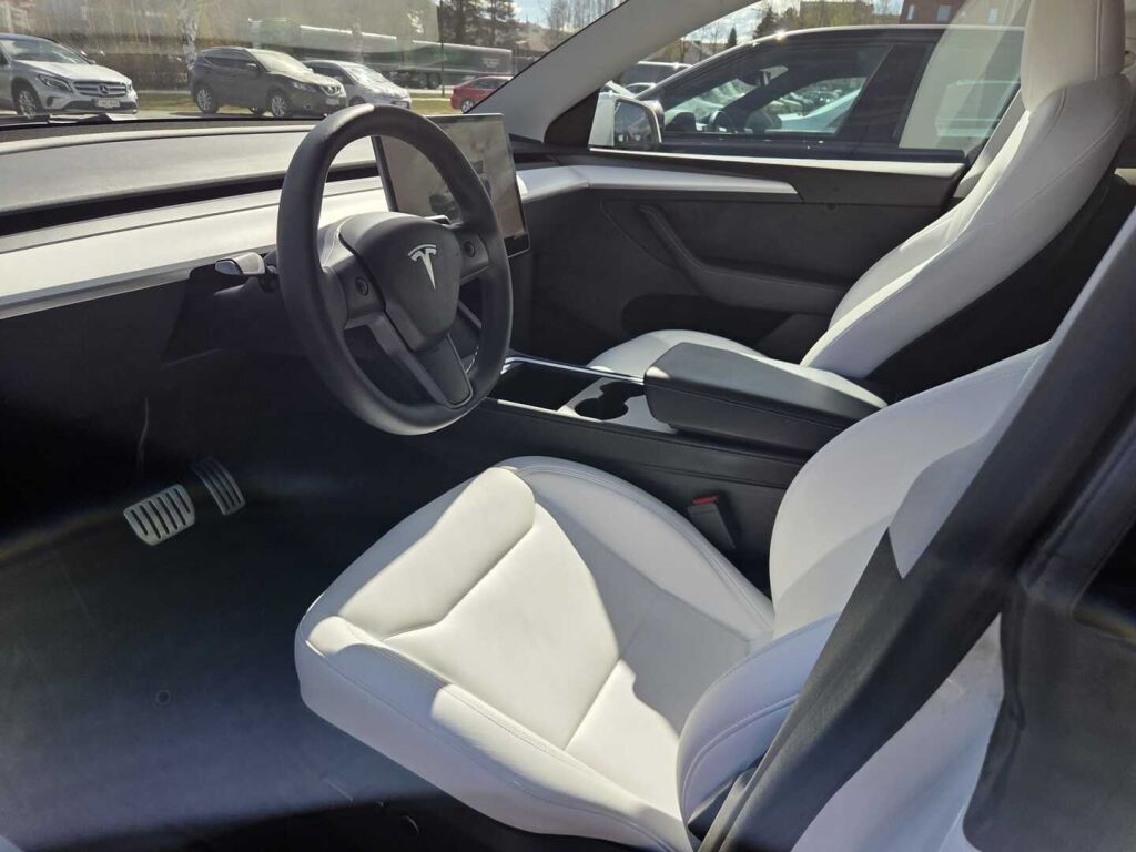 Tesla Model Y 2023 Valkoinen
