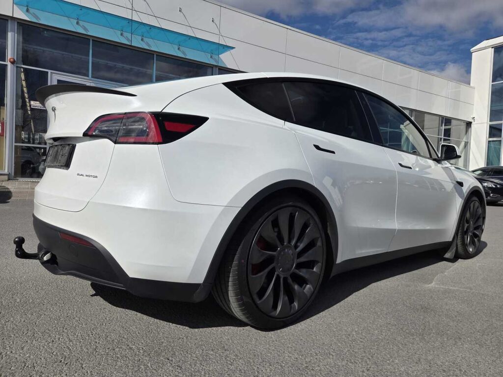 Tesla Model Y 2023 Valkoinen
