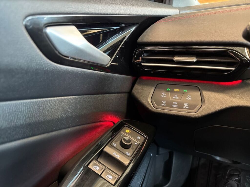 Volkswagen ID.4 2023 Musta