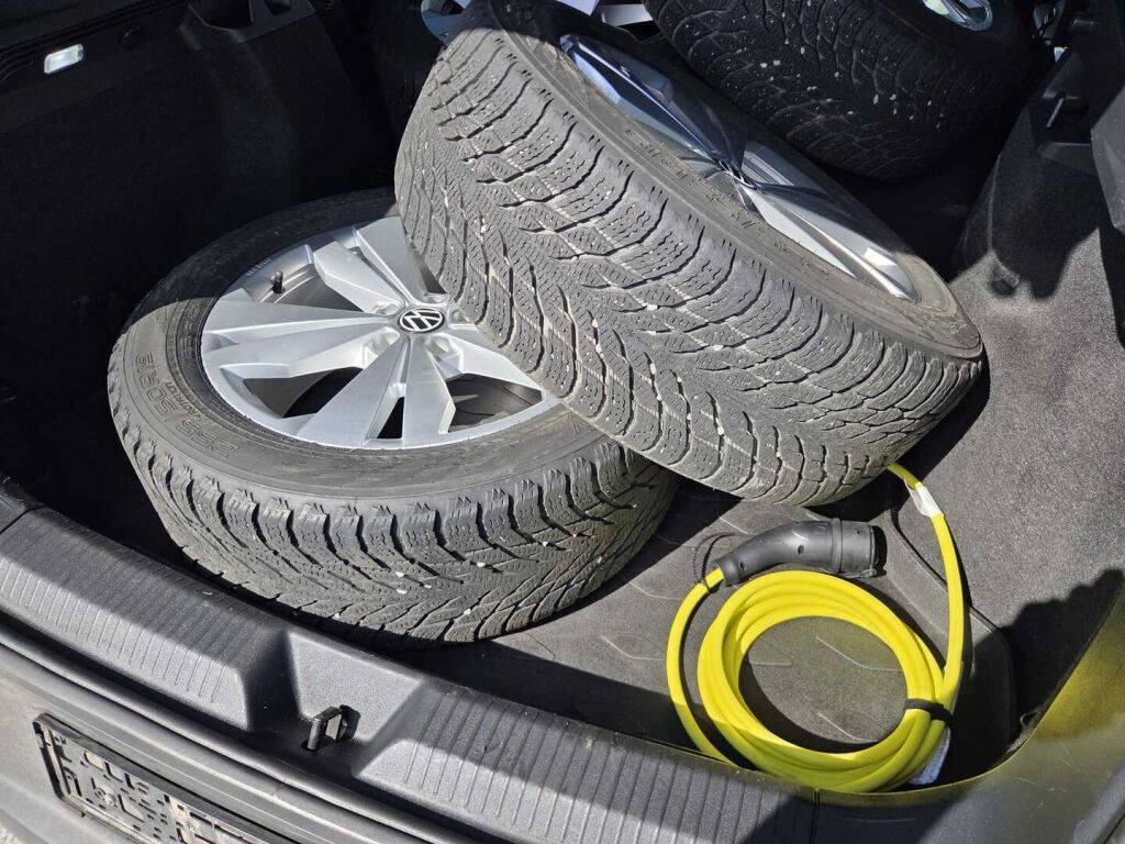 Volkswagen ID.4 2023 Musta