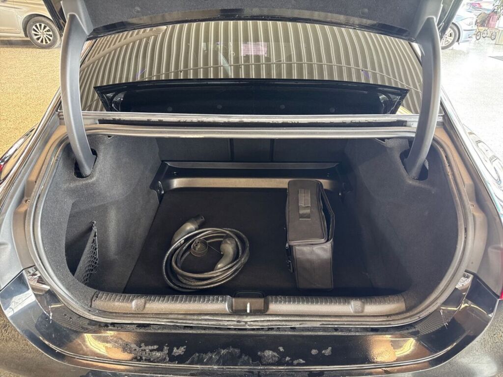 Mercedes-Benz EQE 2023 Musta