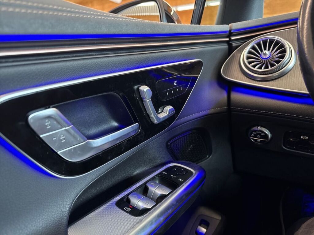 Mercedes-Benz EQE 2023 Musta