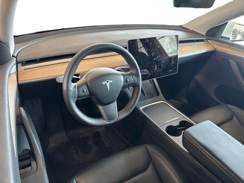 Tesla Model Y 2023 Valkoinen
