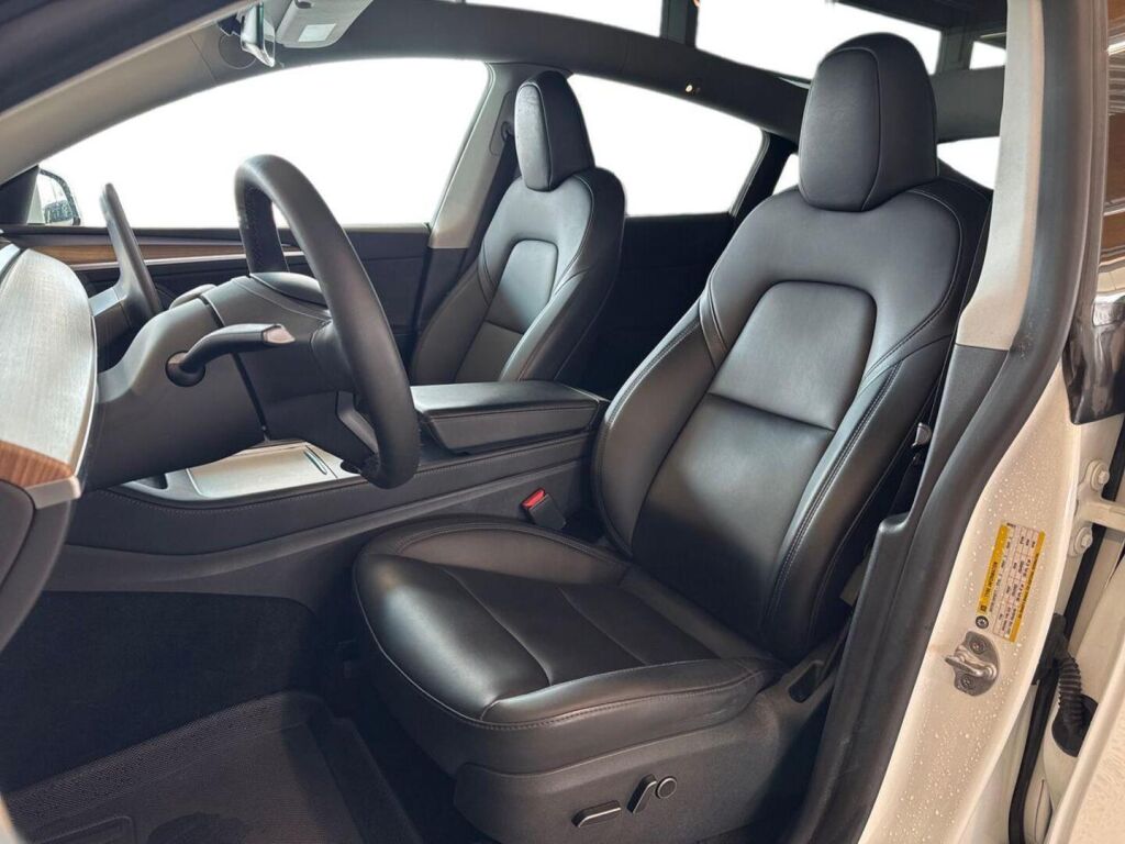 Tesla Model Y 2023 Valkoinen