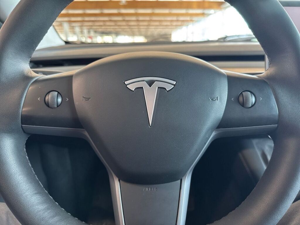 Tesla Model Y 2023 Valkoinen