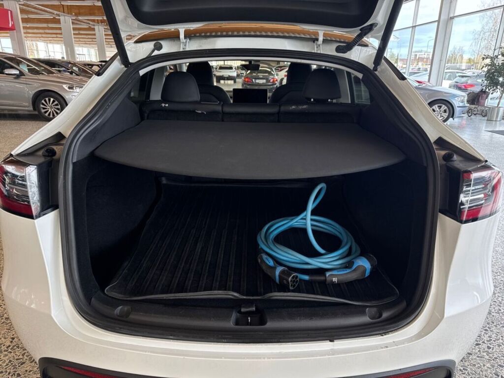 Tesla Model Y 2023 Valkoinen