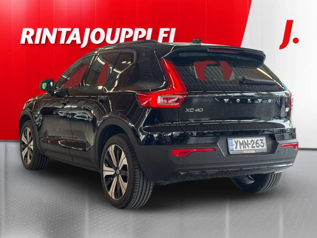 Volvo XC40 2023 Musta