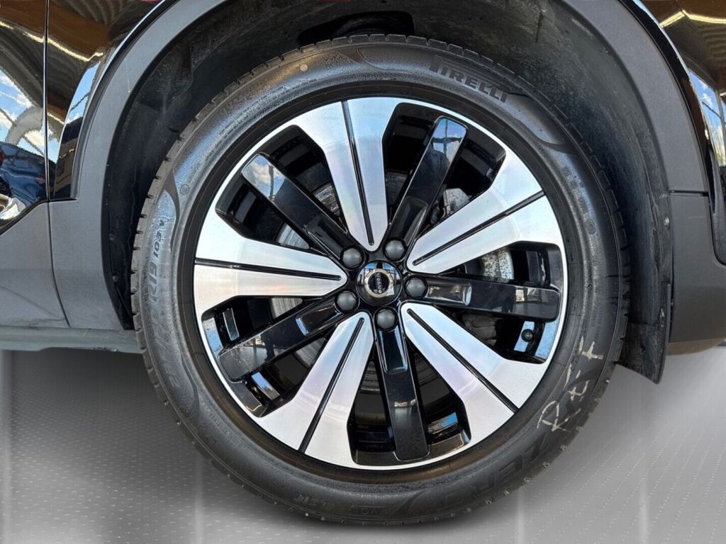 Volvo XC40 2023 Musta
