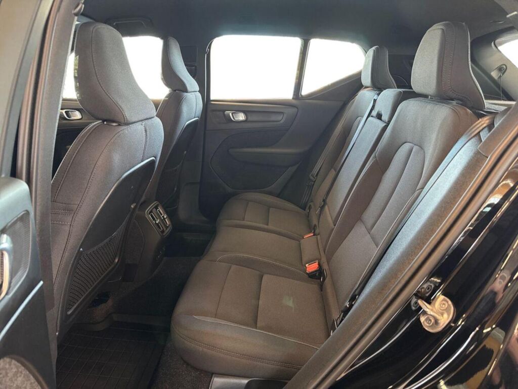 Volvo XC40 2023 Musta