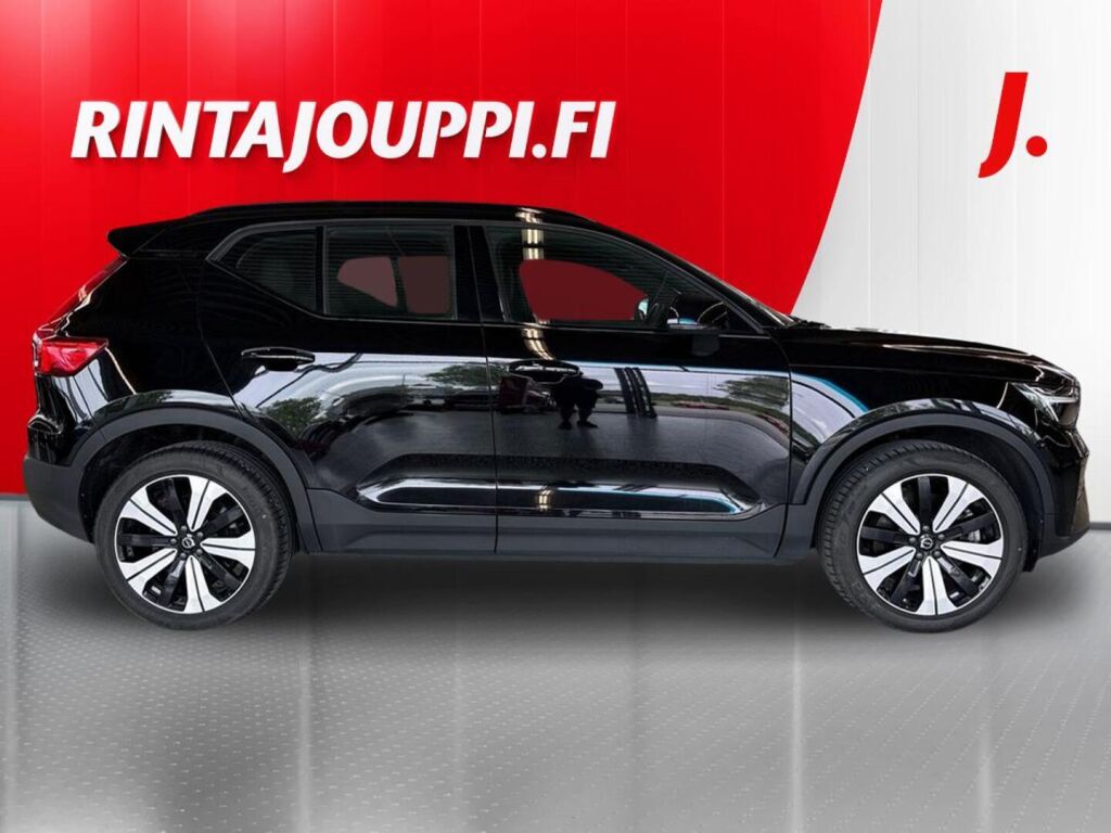 Volvo XC40 2023 Musta