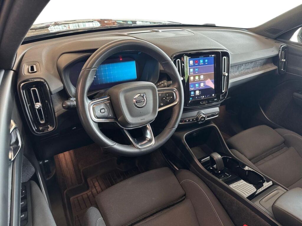 Volvo XC40 2023 Musta