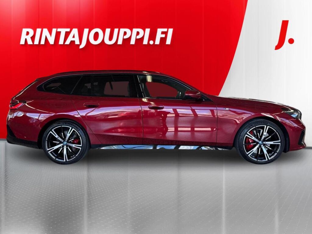 BMW i5 2025 Punainen (Dragon Fire Red)