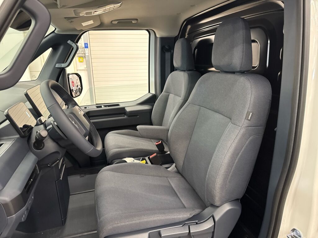 Kia PV5 Cargo 2026 Valkoinen