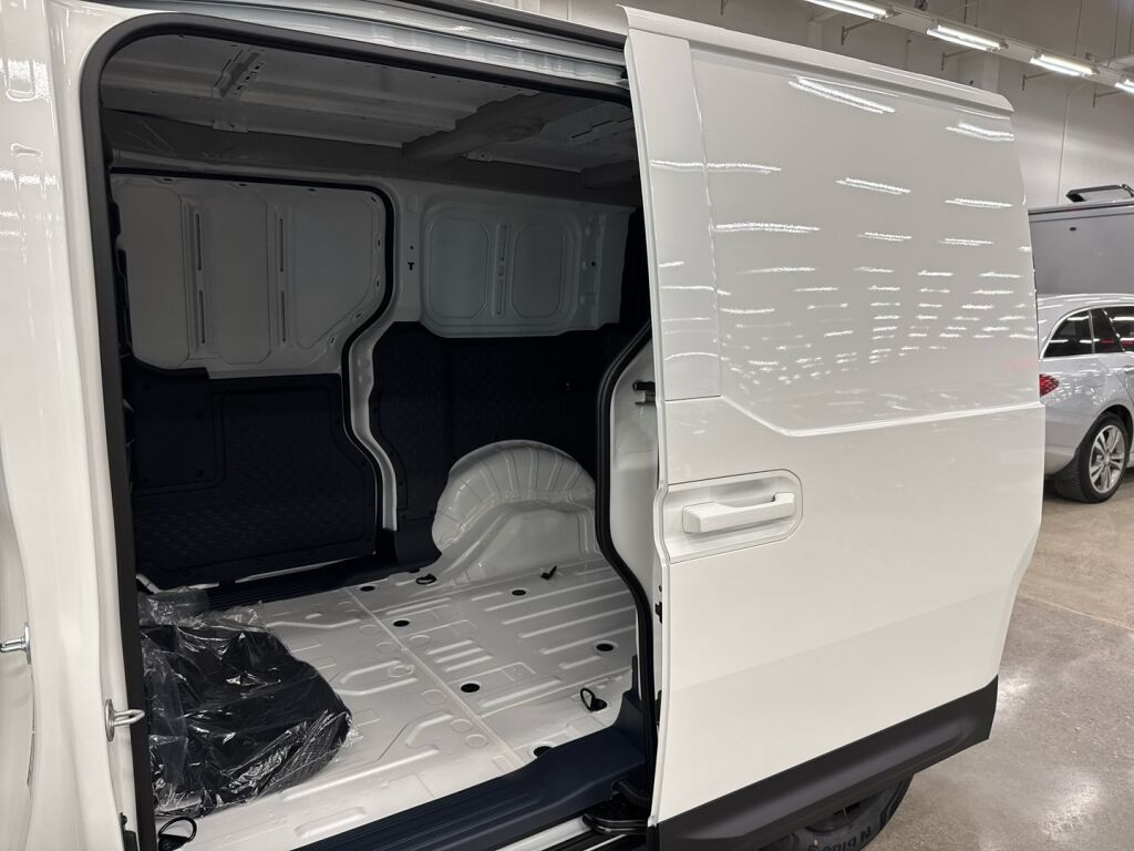 Kia PV5 Cargo 2026 Valkoinen