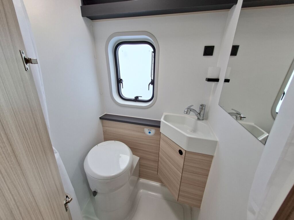 Sun living V 65 GX 2026 Musta