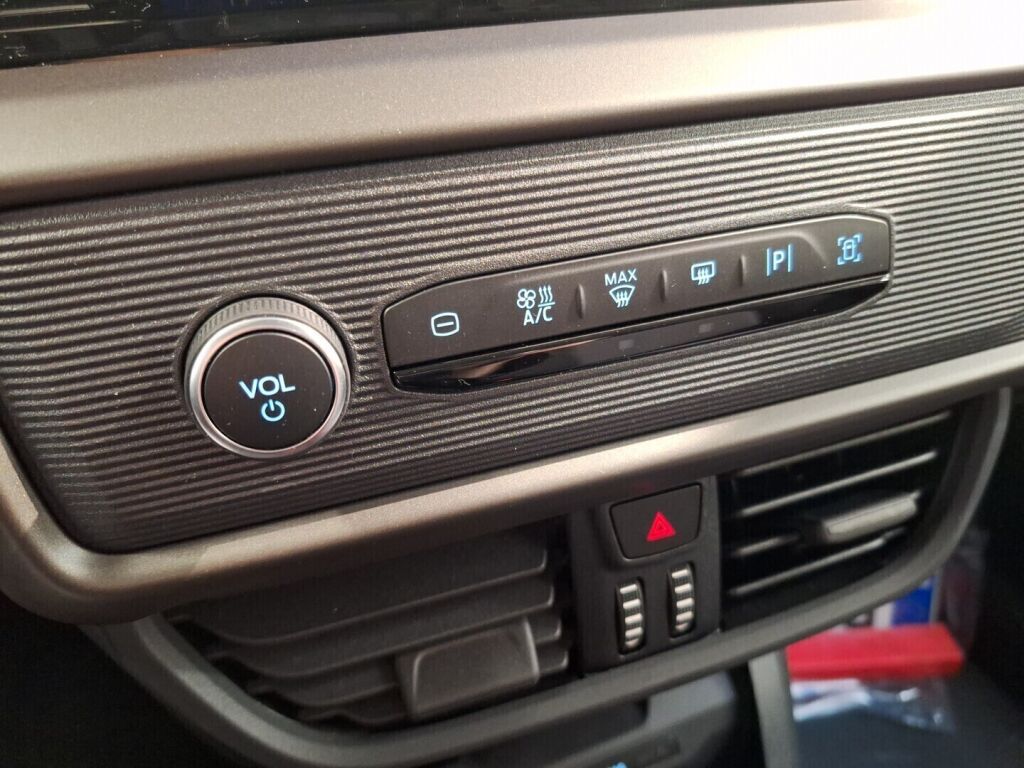 Ford Transit Courier 2026 Valkoinen