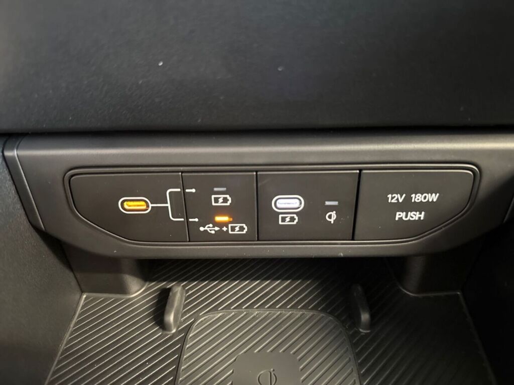 Kia K4 2026 Punainen
