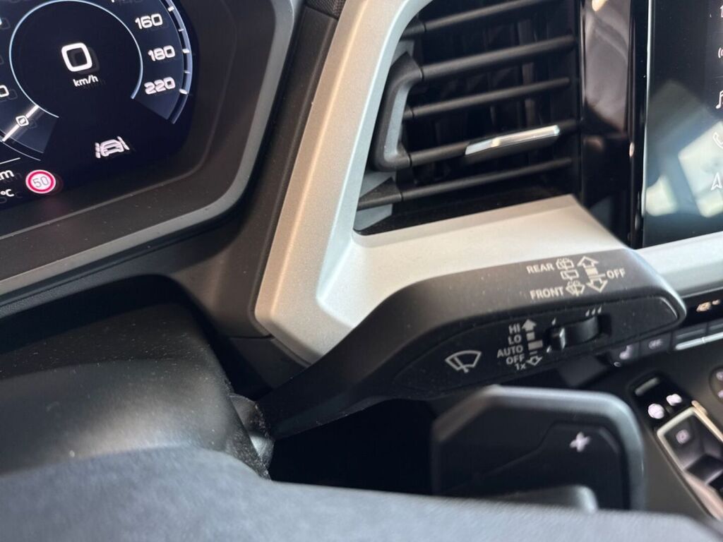 Audi Q4 e-tron 2023 Valkoinen