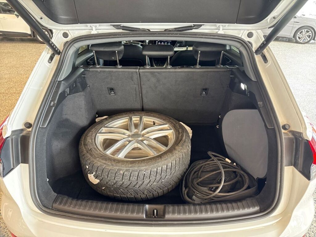Audi Q4 e-tron 2023 Valkoinen