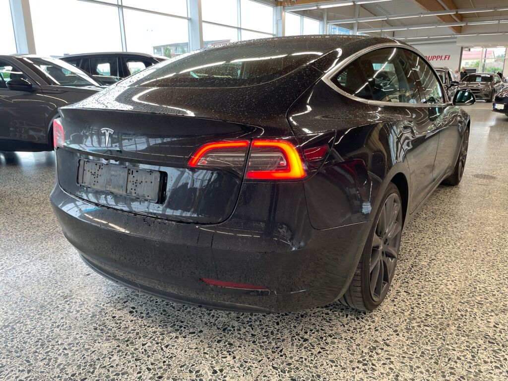 Tesla Model 3 2020 Musta