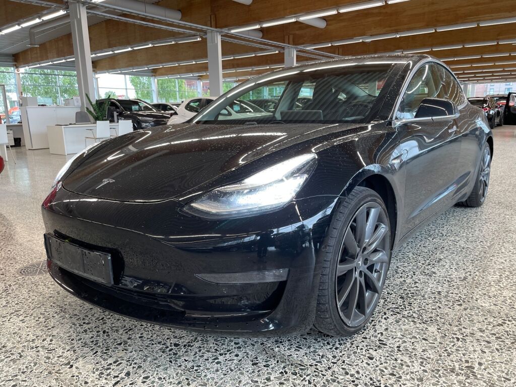 Tesla Model 3 2020 Musta