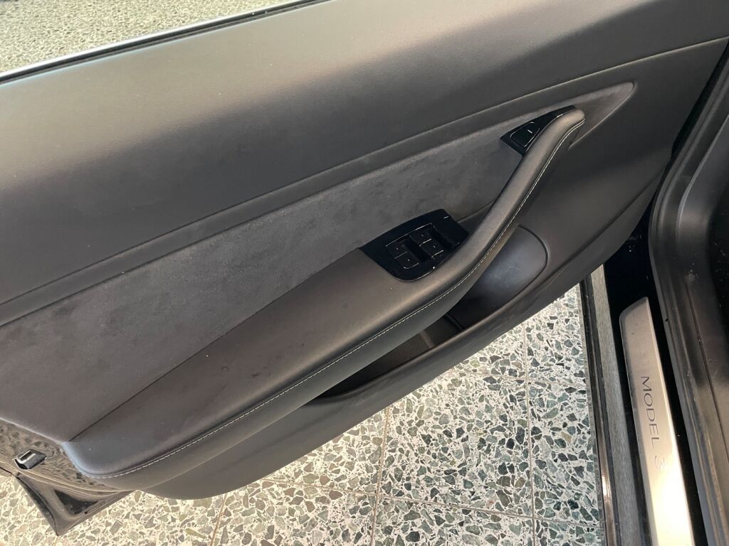 Tesla Model 3 2020 Musta