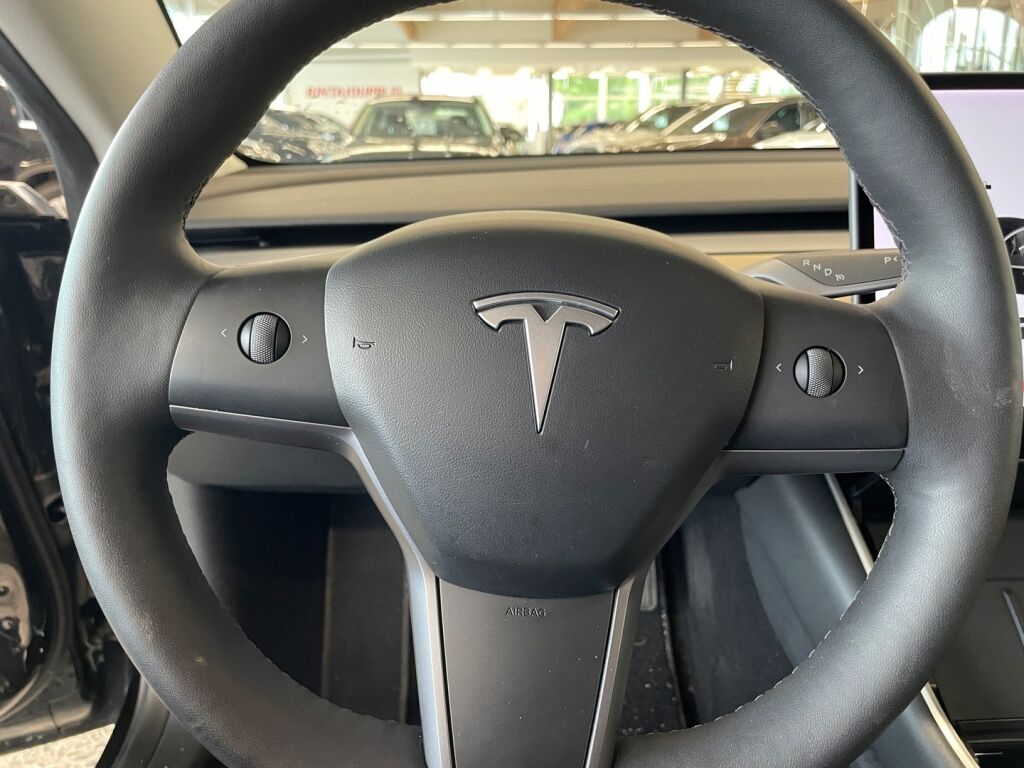 Tesla Model 3 2020 Musta
