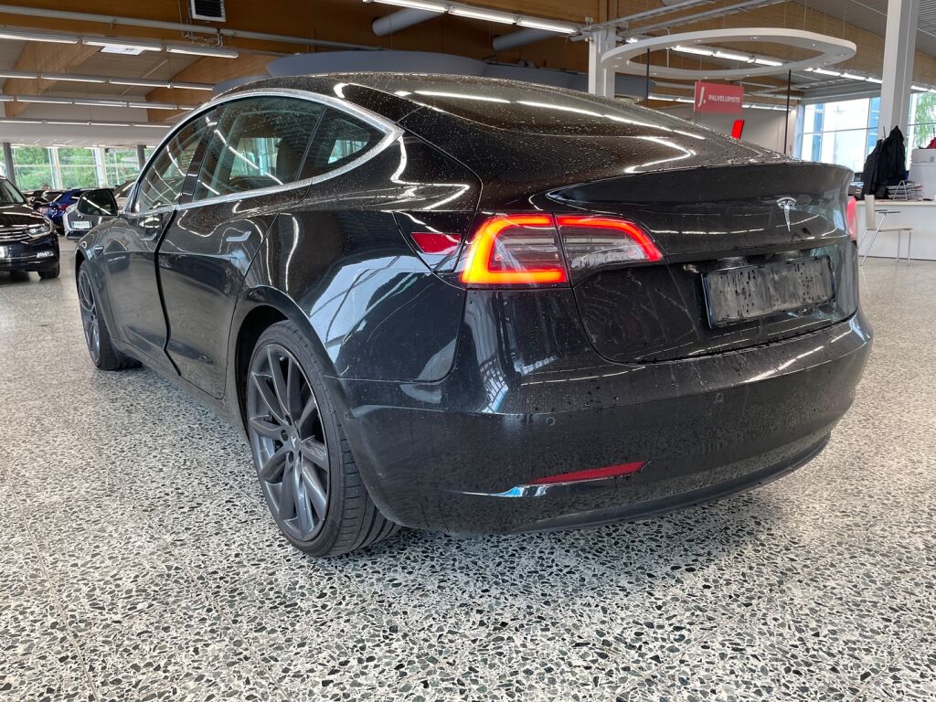 Tesla Model 3 2020 Musta