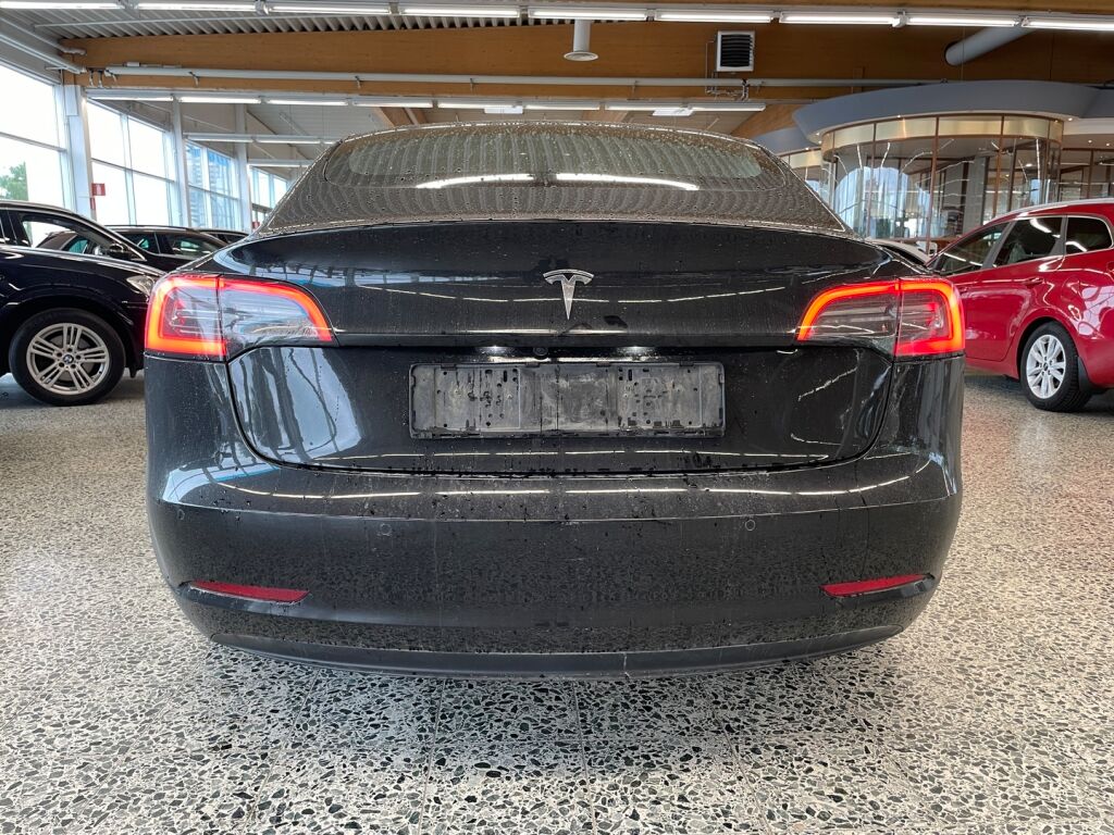 Tesla Model 3 2020 Musta