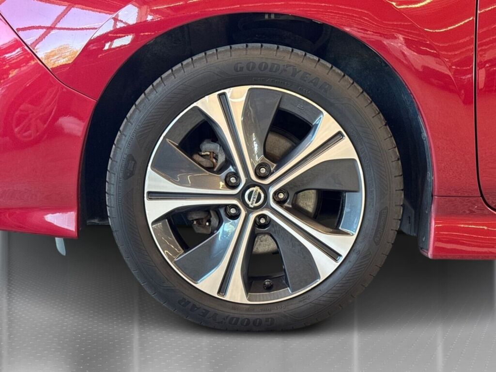Nissan Leaf 2021 Punainen