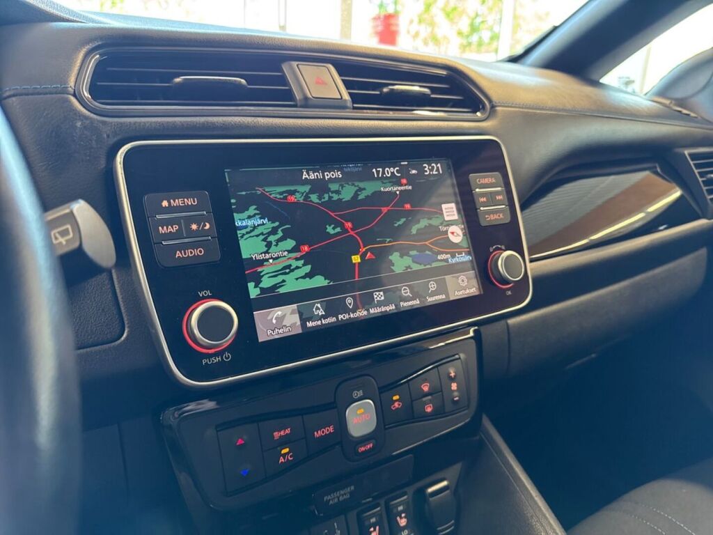 Nissan Leaf 2021 Punainen